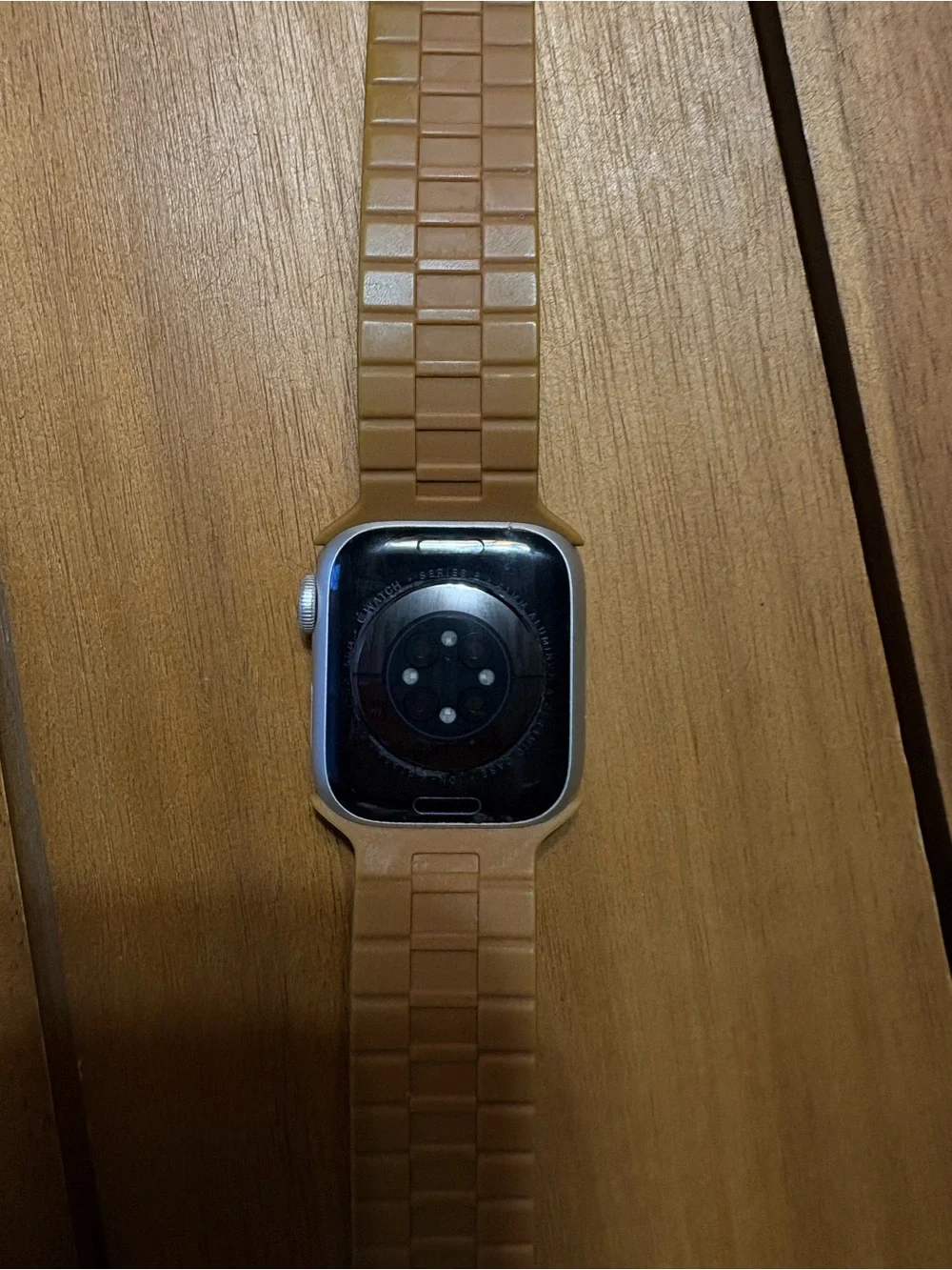 Apple Watch Series 8 starlight